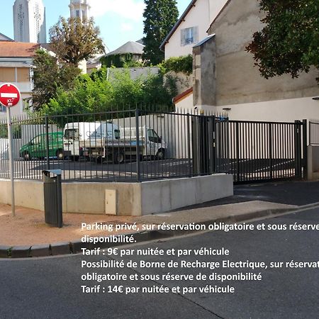 Brit Hotel De Grignan Vichy Bagian luar foto