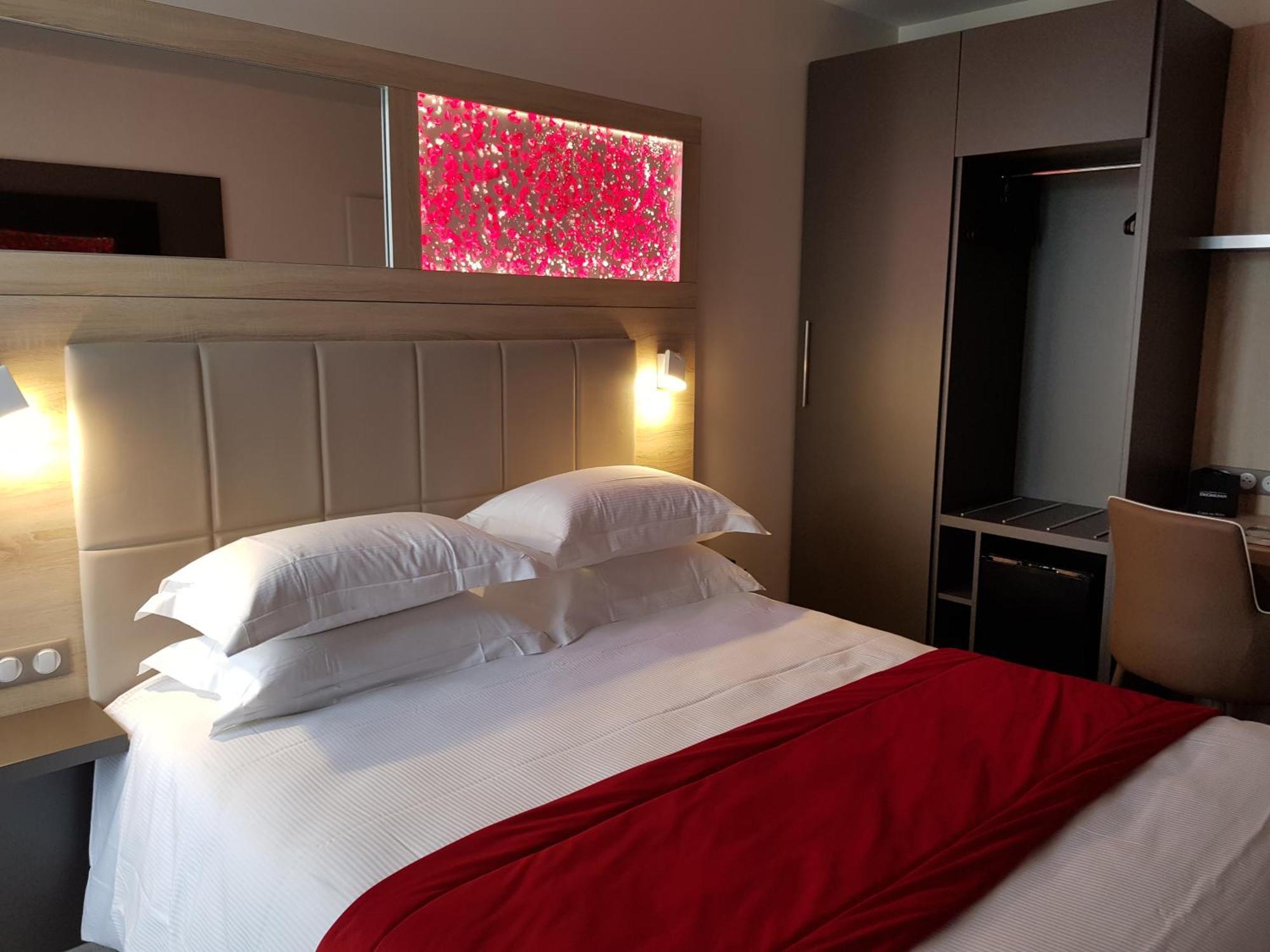 Brit Hotel De Grignan Vichy Bagian luar foto