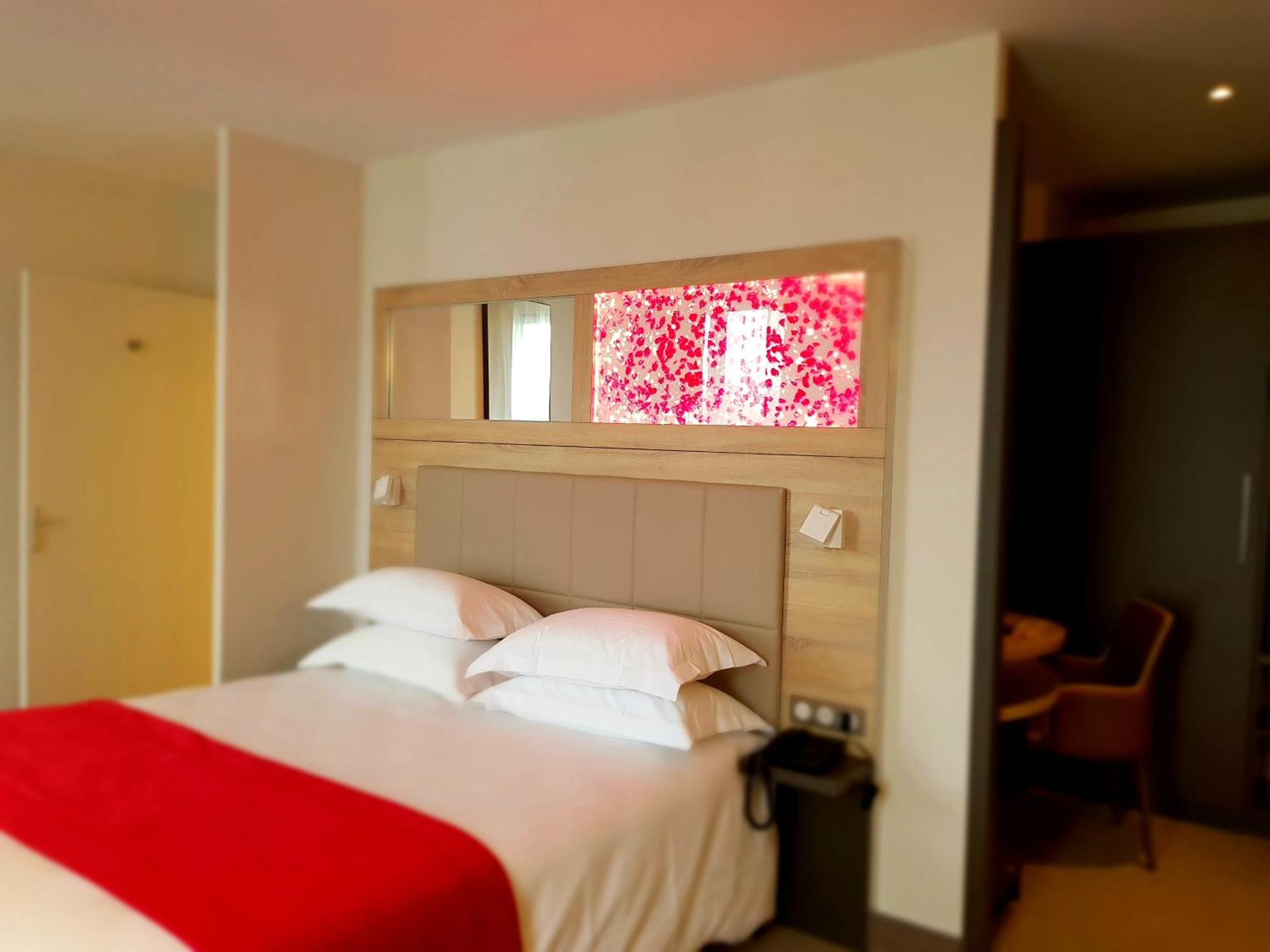 Brit Hotel De Grignan Vichy Bagian luar foto