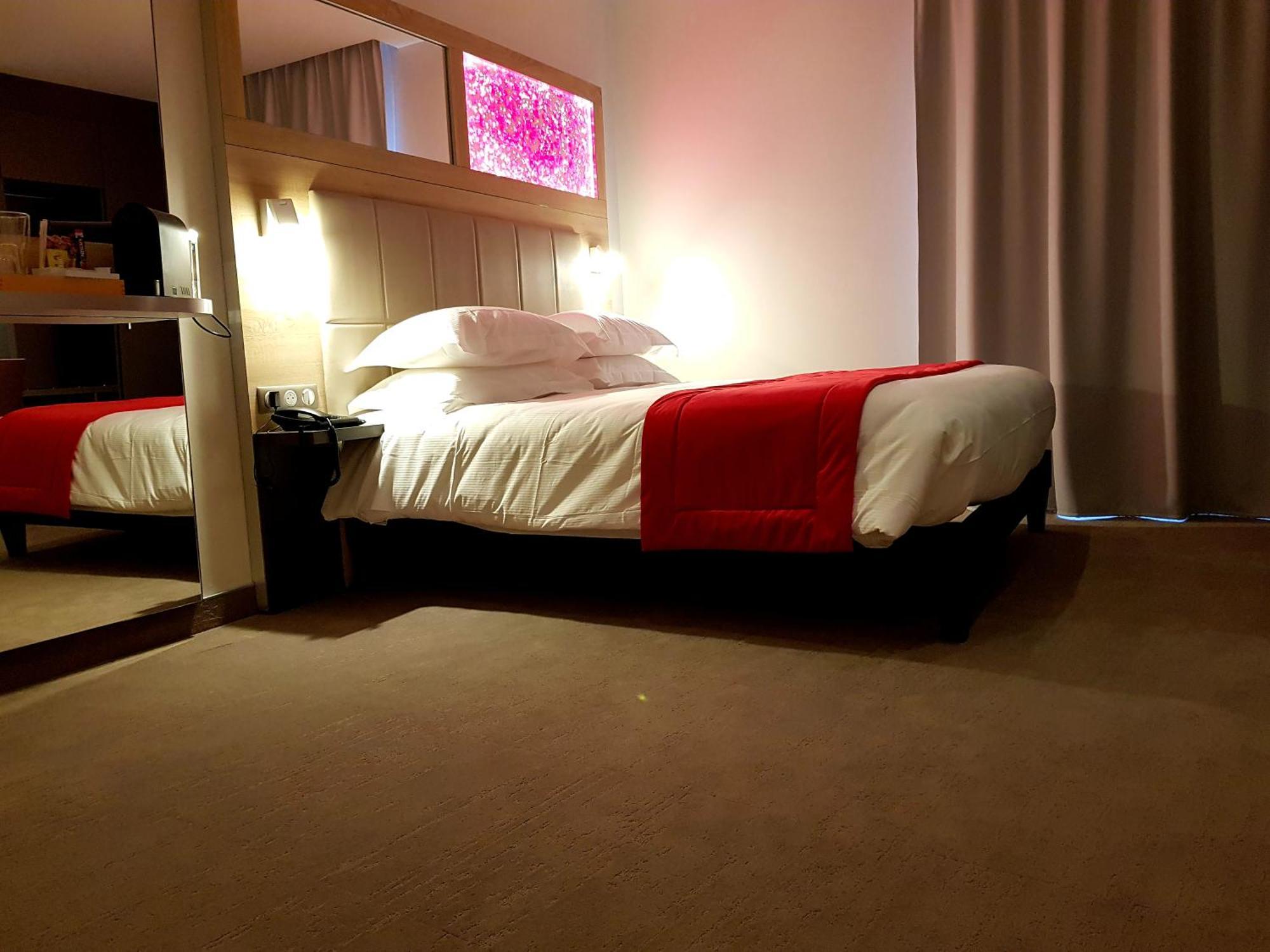 Brit Hotel De Grignan Vichy Bagian luar foto