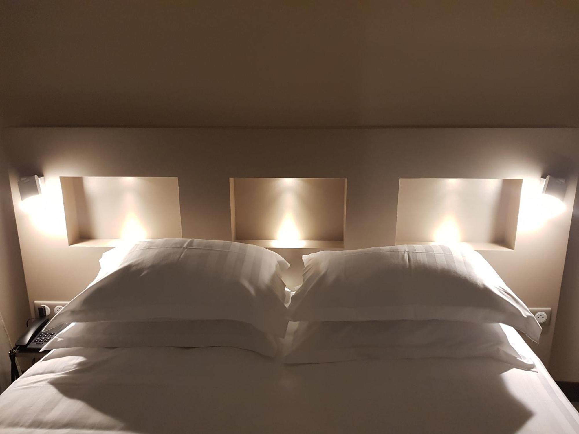 Brit Hotel De Grignan Vichy Bagian luar foto