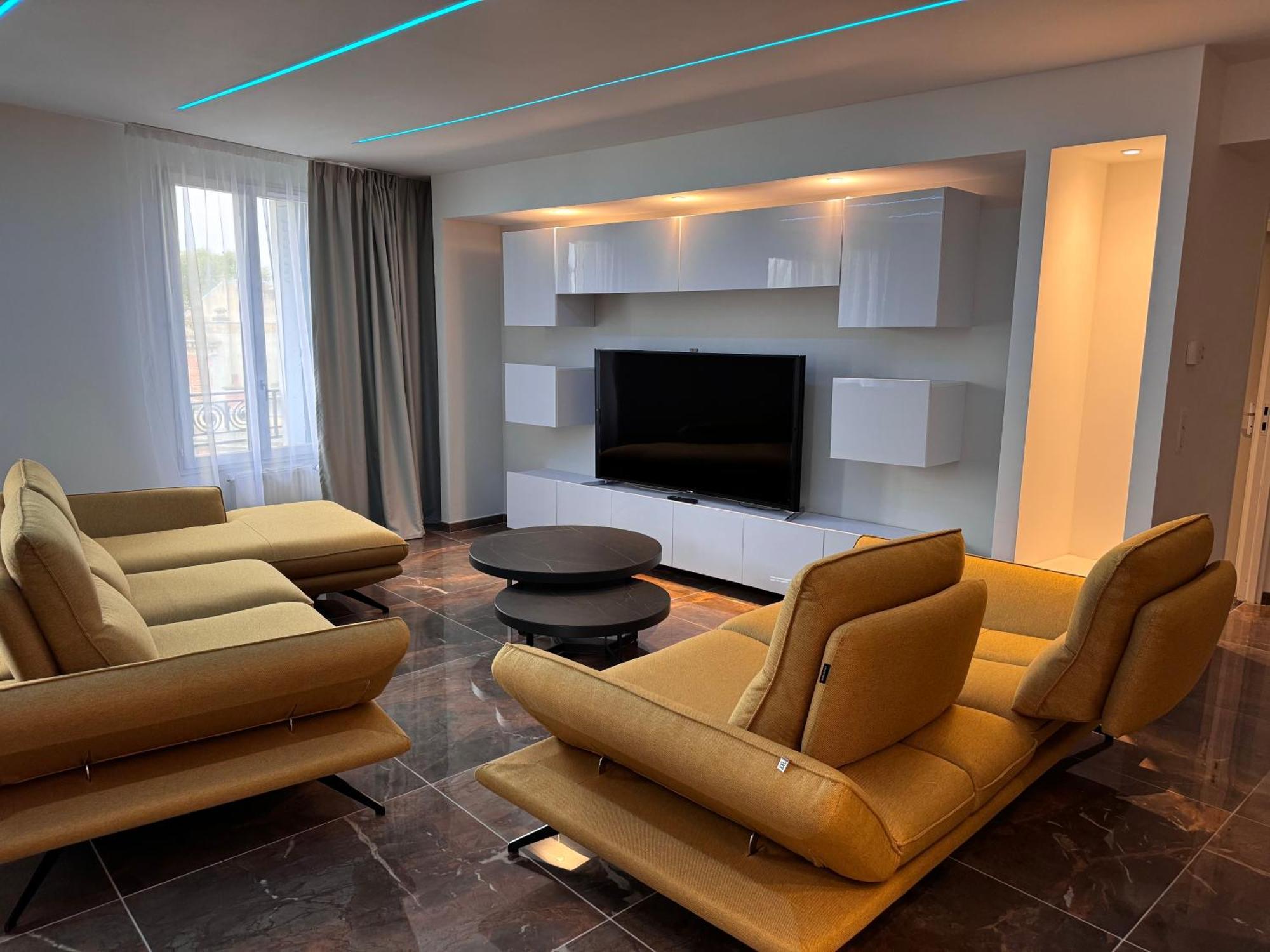Brit Hotel De Grignan Vichy Bagian luar foto